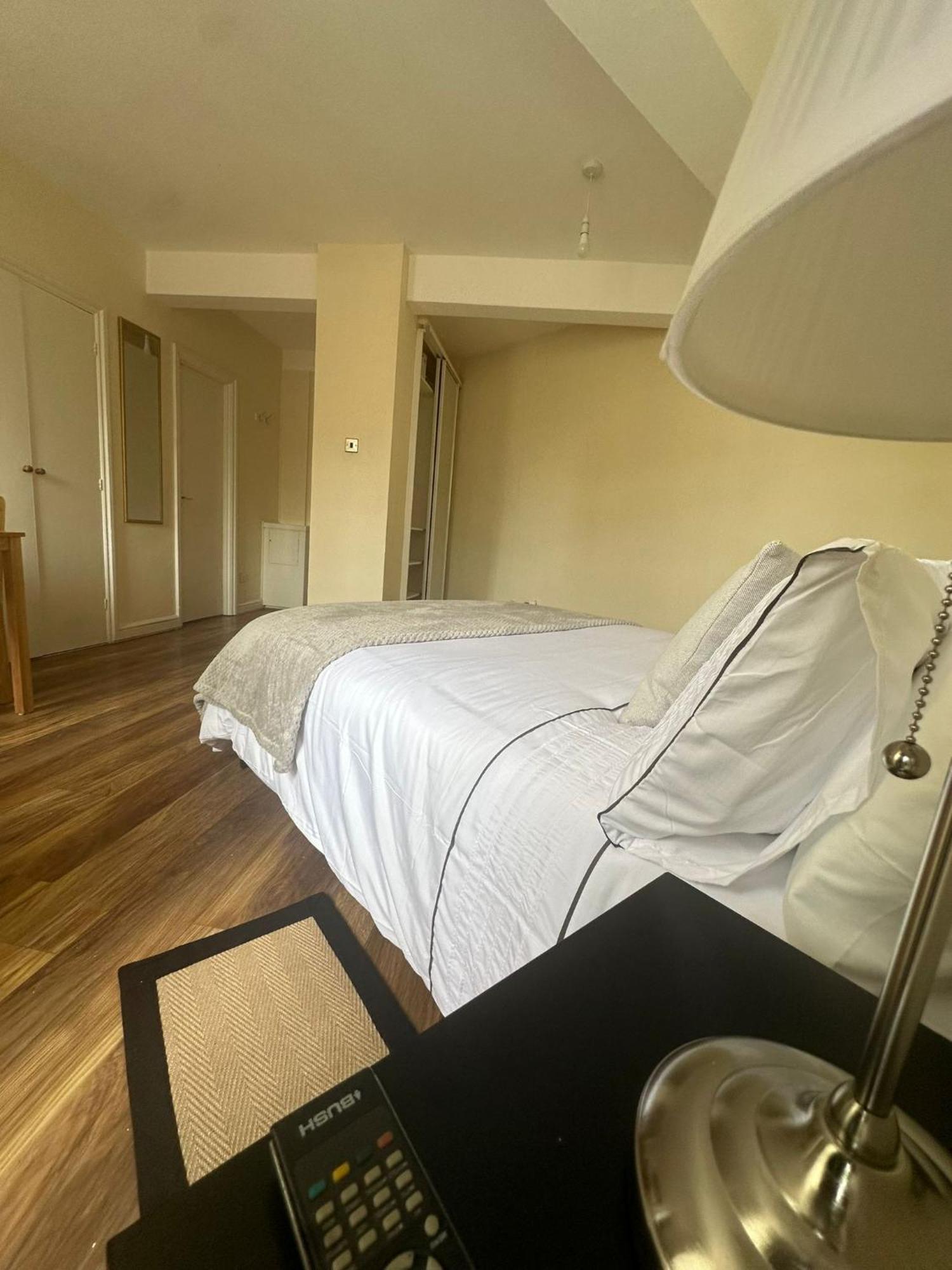 Beautiful, Cosy Studio Chelsea Apartment *
