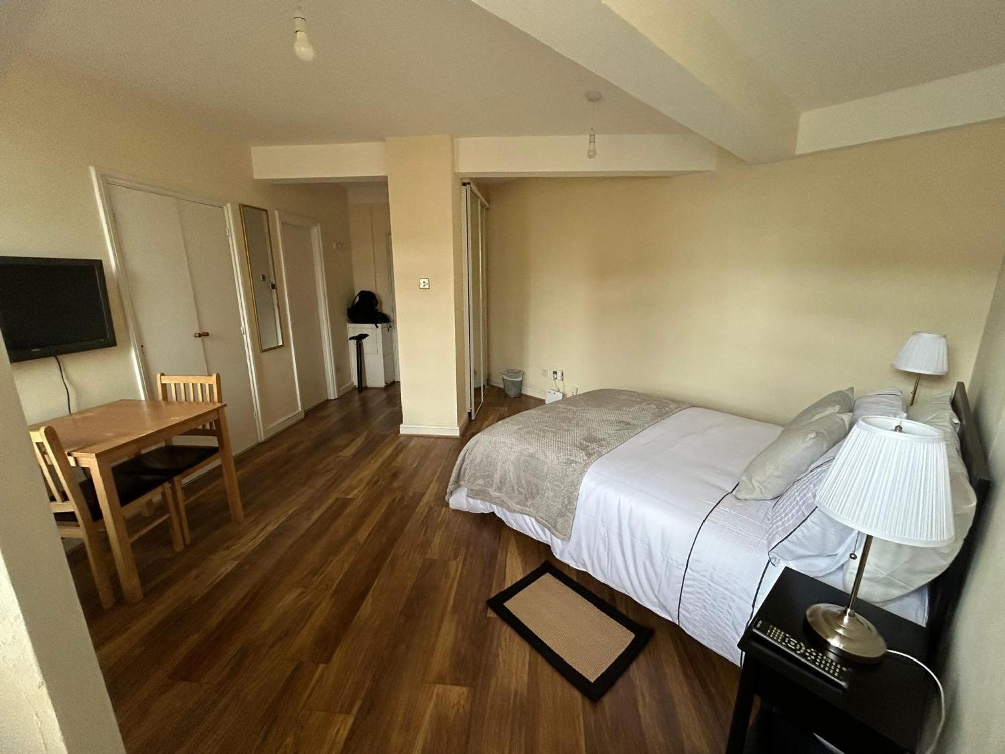Beautiful, Cosy Studio Chelsea Apartment